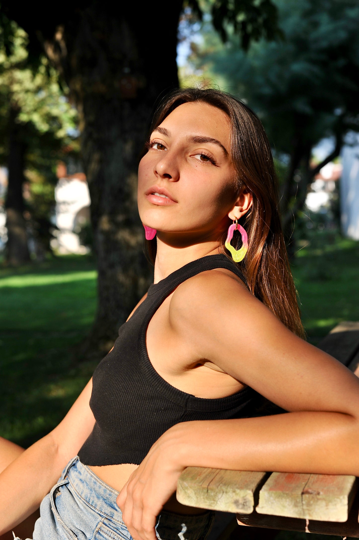 rengarenk el yapımı epoksi ve çelik küpe