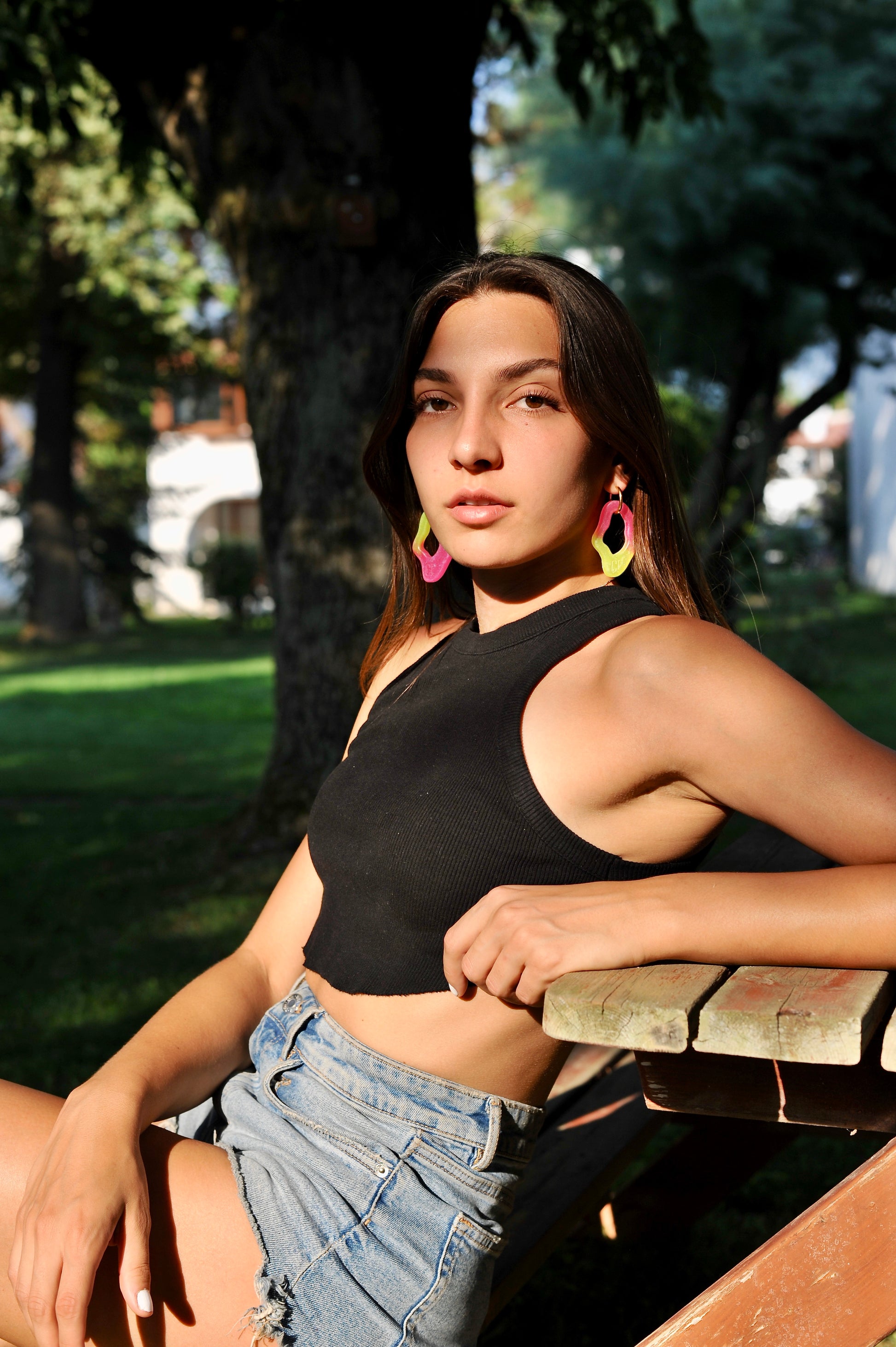 rengarenk el yapımı epoksi ve çelik küpe